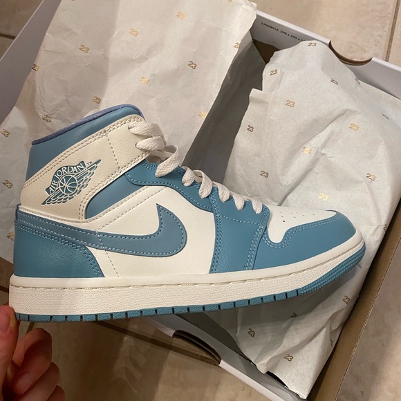 Jordan Shoes - Women Air Jordan 1 mid